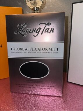 Loving Tan Deluxe Applicator Mitt - Black
